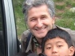 Dott.Stefano Dallari insieme ai bambini tibetati.